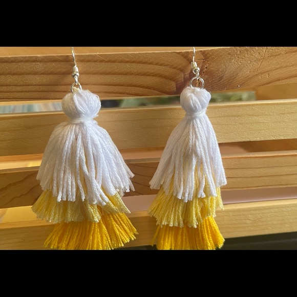 Yellow and white handmade earrings Never been worn - Picture 1 of 1